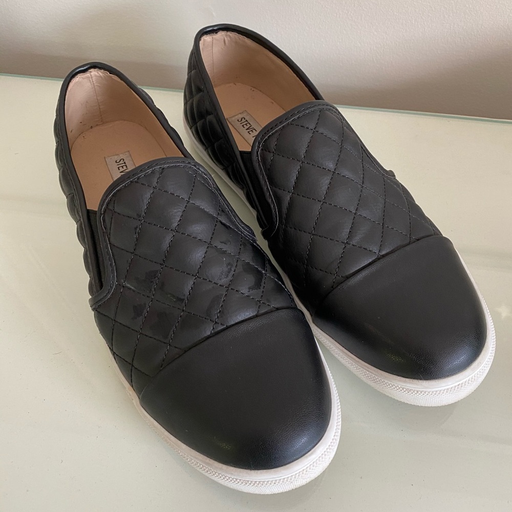 STEVE MADDEN SLIP ON SNEAKERS